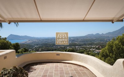 Villa de estilo mediterránea en Sierra de Altea con vistas panorámicas
